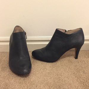 Vince Camuto Shoes - Vince Camuto Vive navy bootie, sz 8.5 Vince Camuto Shoes - Vince Camuto Vive navy bootie, sz 8.5