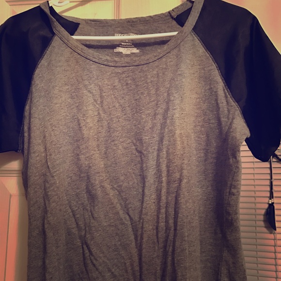 🎁Jan sport t-shirt.