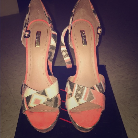 🚨Final Sale🚨 Perfect pair of must have wedges!