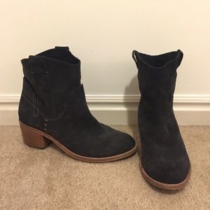 Dolce Vita Shoes - Dolce Vita Graham or Grayden suede bootie, sz 8.5 Dolce Vita Shoes - Dolce Vita Graham or Grayden suede bootie, sz 8.5