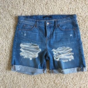 Destroyed boyfriend fit shorts