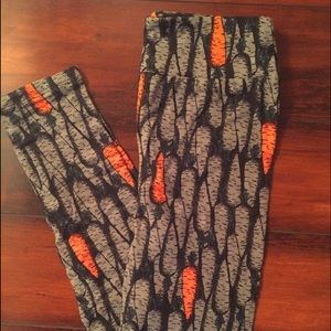 NWT carrot leggings-os