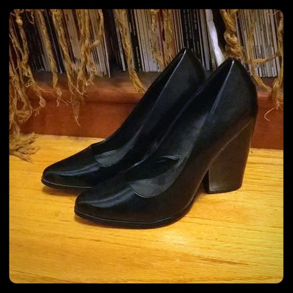 Black wedged heels