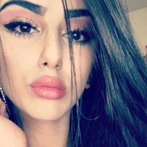 Meet your Posher, Esra