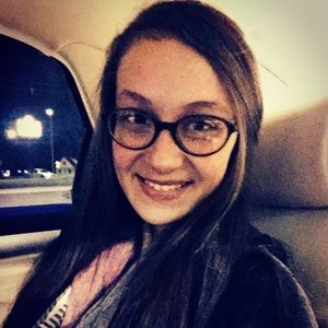 Meet your Posher, Alicia