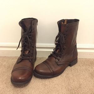 BRAND NEW Steve Madden Troopa boot, sz 8