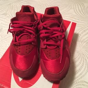 Nike Huaraches Red