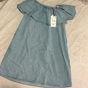 Jean off-the-shoulder Zara dress