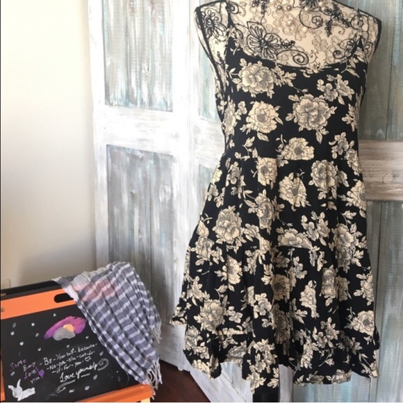 BRANDY MELVILLE CUT OUT BACK DRESS