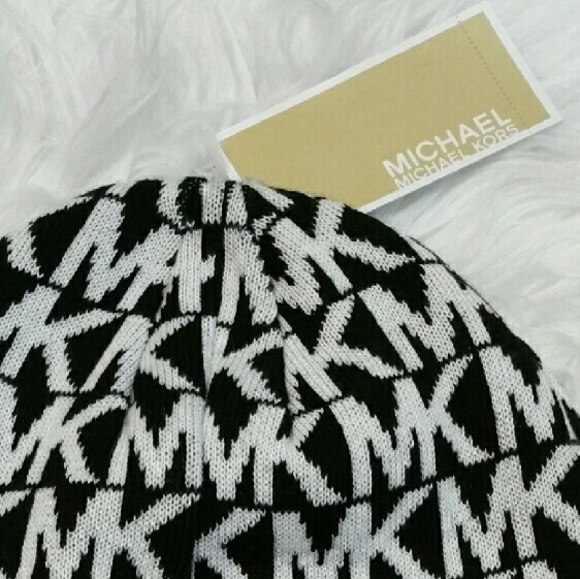 MICHAEL KORS BEANIE NWT - Picture 2 of 3