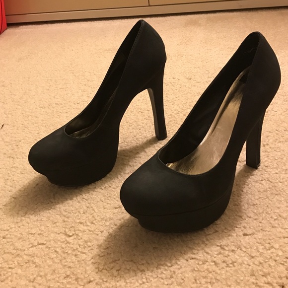 Black Platform Heels - Picture 3 of 4