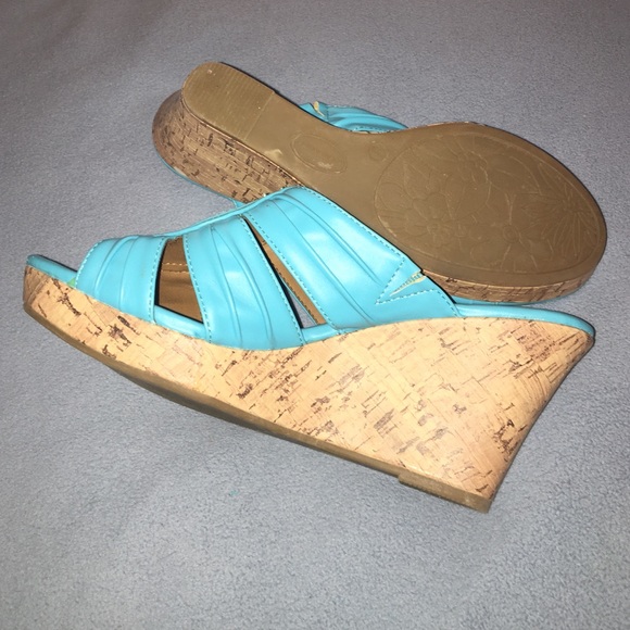 Shoes - Picture 3 of 4