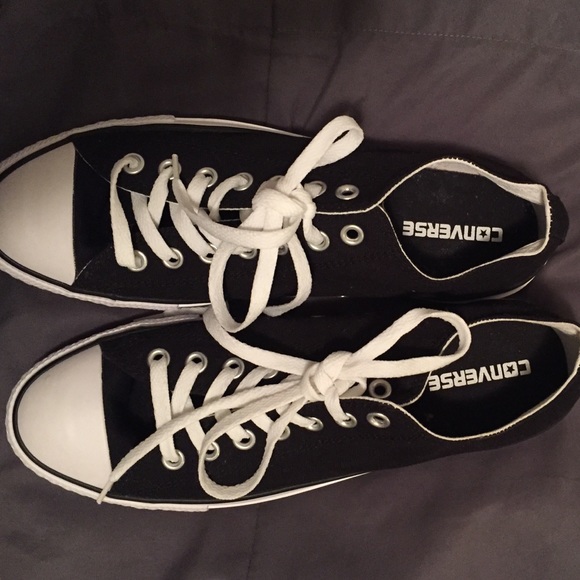 🗯 SALE 🗯Black Converse