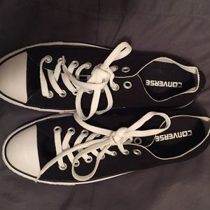 🗯 SALE 🗯Black Converse