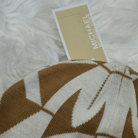 🌟LAST DAY LISTED🌟 Michael Kors Beanie NWT - Picture 2 of 3