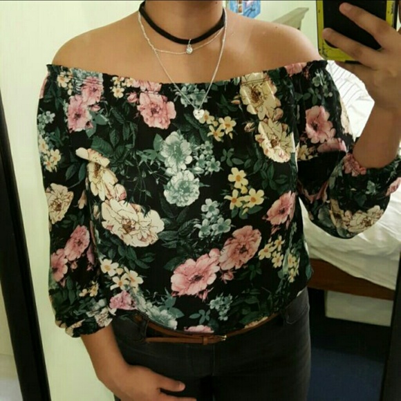 Floral Off The Shoulder Top - Picture 3 of 4