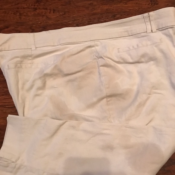 Khaki capris size 22w