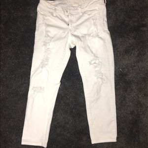 American Eagle White Cropped Destroyed Jeggings