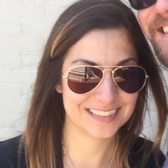 Meet your Posher, Leila