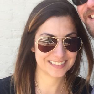 Meet your Posher, Leila