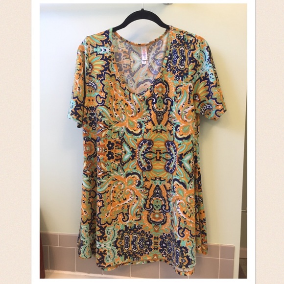 LuLaRoe medium perfect tee