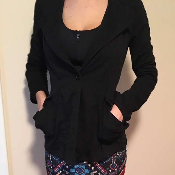 Black jacket - Picture 2 of 3