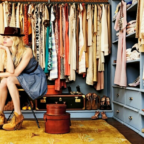 I seriously need to PURGE MY CLOSET!!