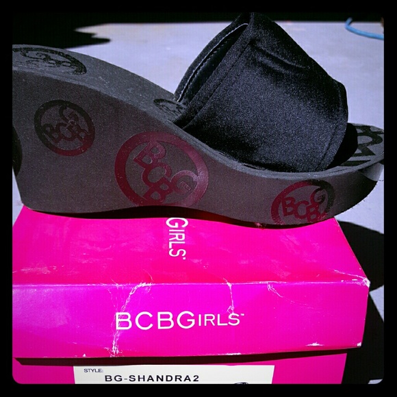 BCBG wedge flip flops