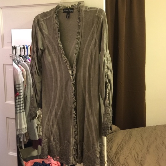 Gretty Zueger over shirt long