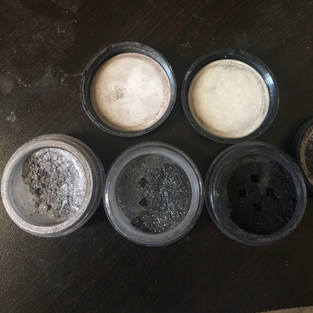 MUST GO🚨🚨🚨 BARE MINERALS SMOKEY EYE KIT