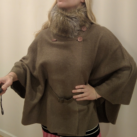 La fee maraboutee cape with faux fur collar