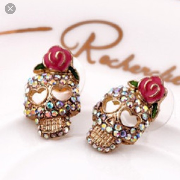 Rhinestone Skull and Rose Earrings ☠️ - Picture 3 of 3
