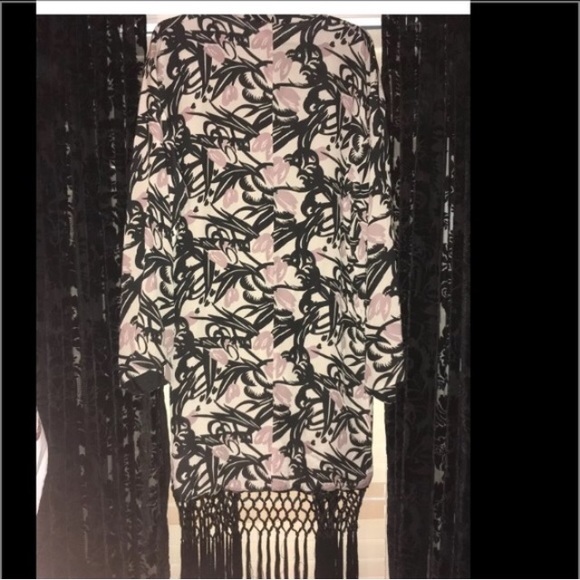 🚫SOLD🚫WINTER KATE KIMONO - Picture 3 of 4