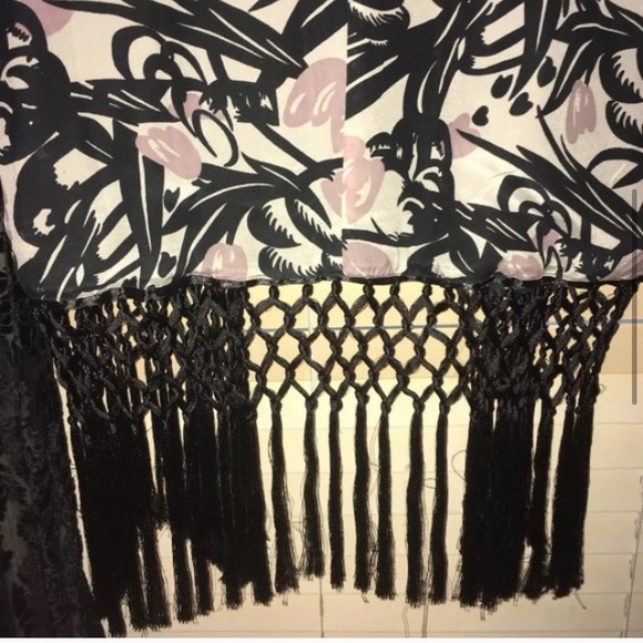 🚫SOLD🚫WINTER KATE KIMONO - Picture 4 of 4