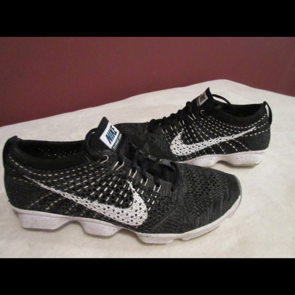Nike flyknit zoom agility running sneakers