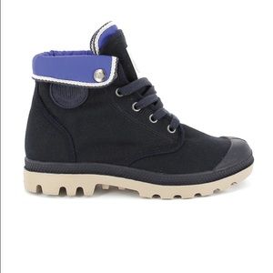 NWOT — $90 PALLADIUM US 7.5 Navy Hi Top