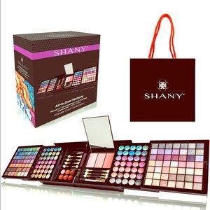 98 highly pigmented mineral-oil based shimmer.....