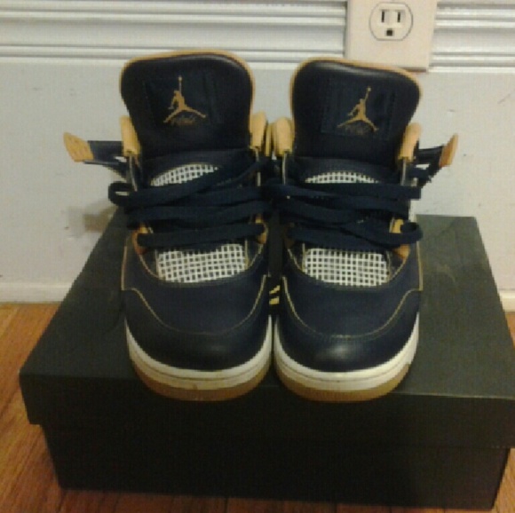 Jordan 4s - Picture 1 of 1