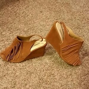 *Final$ Chinese Laundry Camel Suede Fringe Wedges.