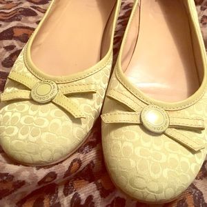 Green Coach Flats Collins