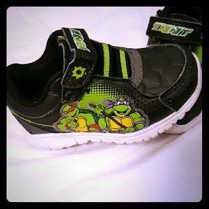 Ninja turtles Toddler boy shoes size 5