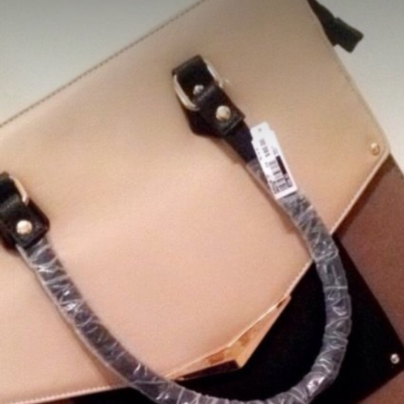 NWT Business Savvy beige, black and white purse ! - Picture 2 of 4