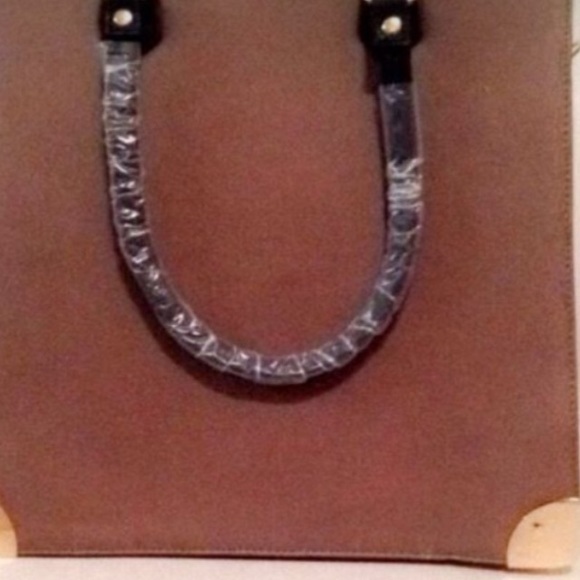 NWT Business Savvy beige, black and white purse ! - Picture 3 of 4