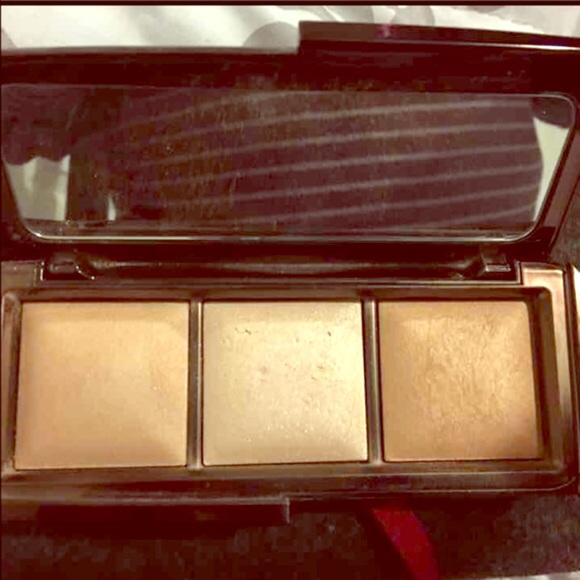 Hourglass ambient lightning palette