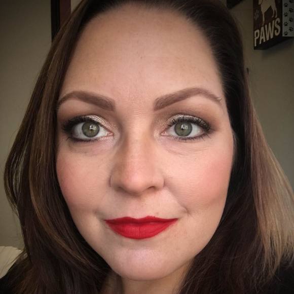 Meet your Posher, Estelle