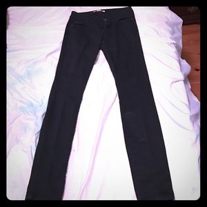 Black skinny jeans.