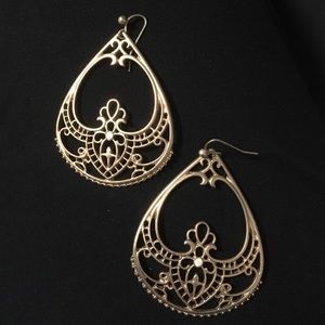 Vintage gold drop earrings!