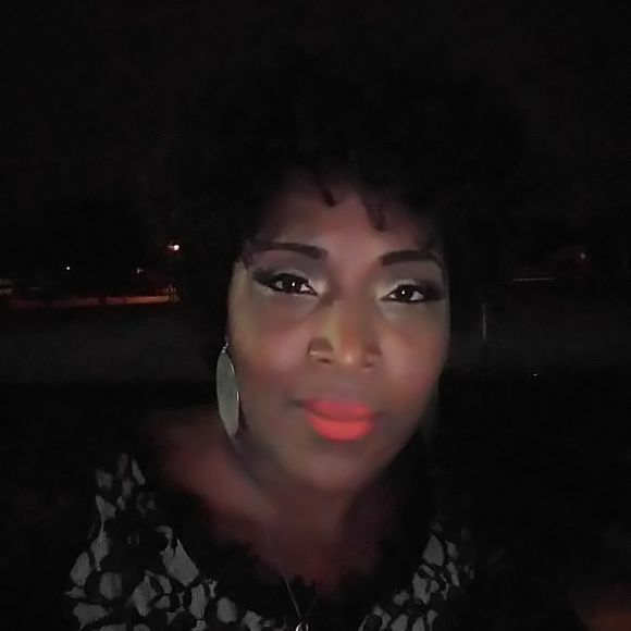 Meet your Posher, Antonia