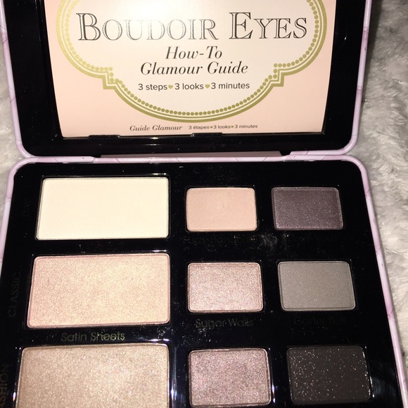 TOO FACED BOUDOIR EYES
SOFT & SEXY SHADOW