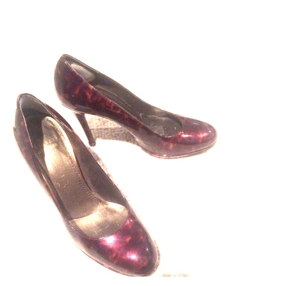 Stuart Weitzman Patent Tortoise Pumps - Picture 1 of 4